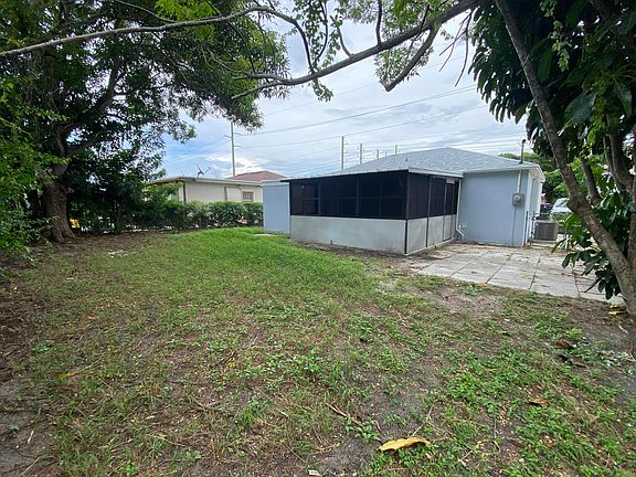 5th image of 756 W 1ST Street