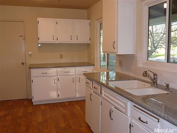 4th image of 5664 Johns Dr