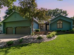 4517 S River Oaks Dr, Sioux Falls, SD 57105