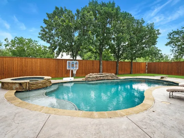 600 N Howard St, Graford, TX 76449