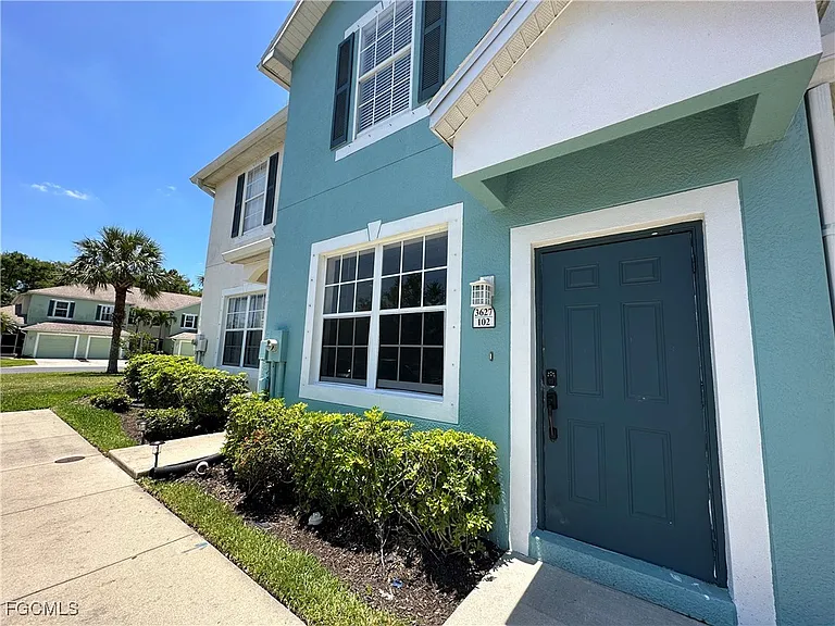 3627 Pine Oak Cir #102 — Photo 2
