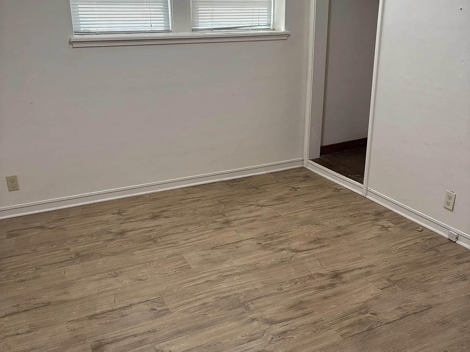 Warren/Main Street 992 - E — Photo 3