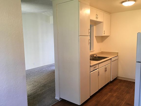 4th image of 1003 N Peach Ave APT 262