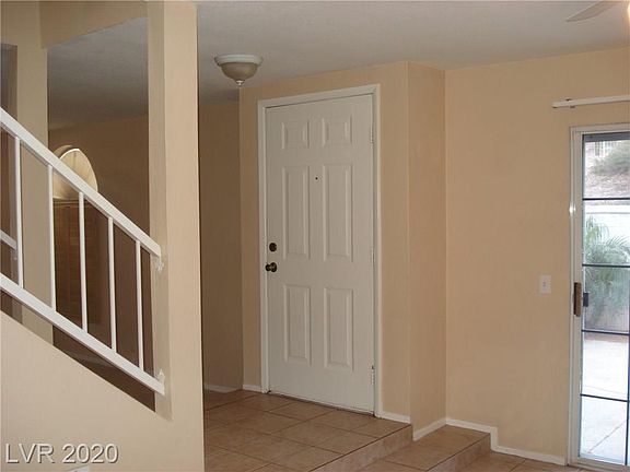 3rd image of 2842 Briar Knoll Dr