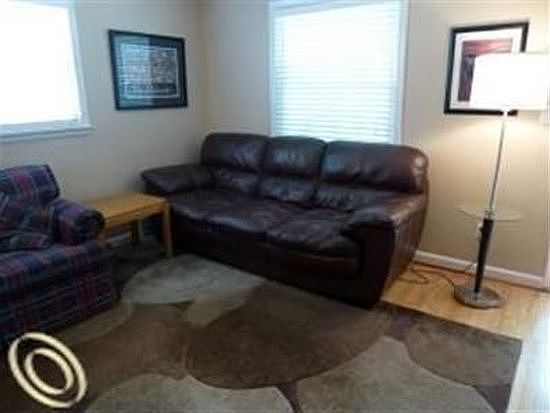4th image of 9029 Belcrest Dr