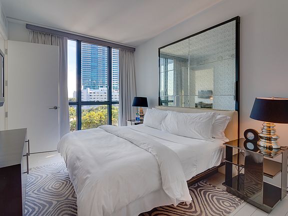 4th image of 2201 Collins Ave #610