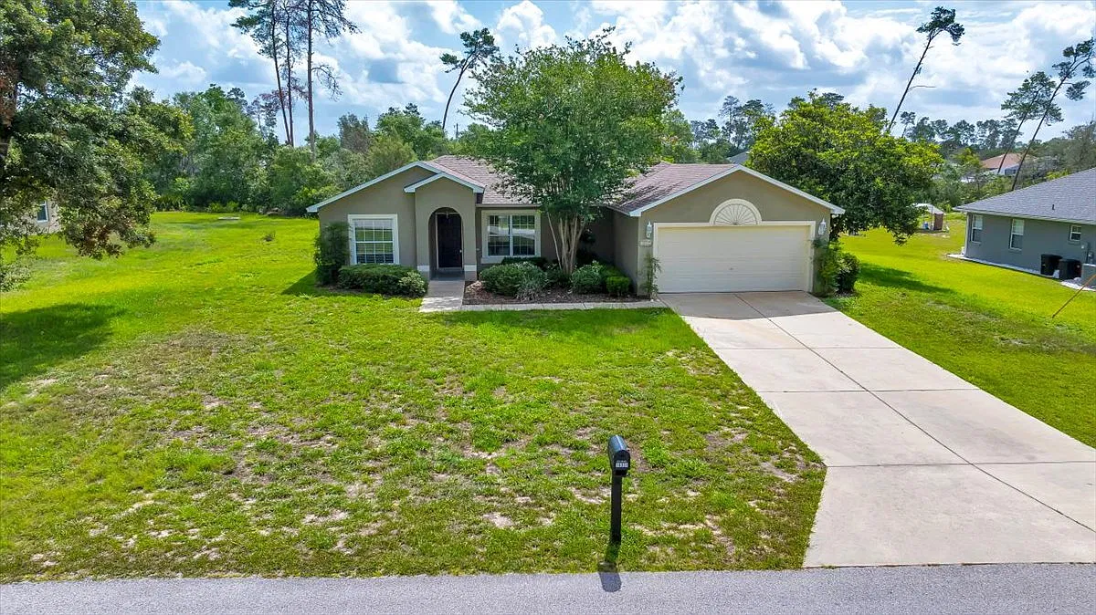 3 bed, 2.0 bath, 1454 sqft, $1,700 — Photo 1