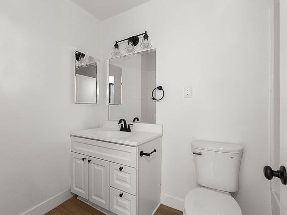 4th image of 515 S Kingsley Dr APT 1