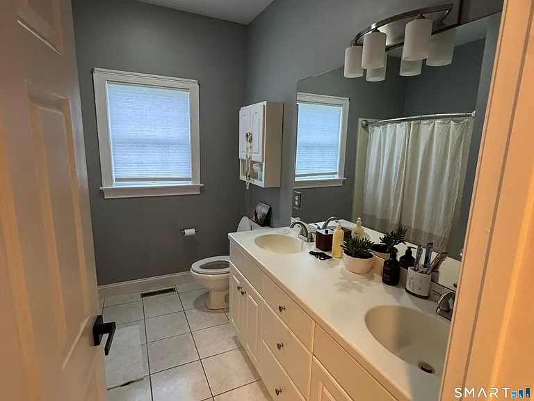 556 Hill St — Photo 23
