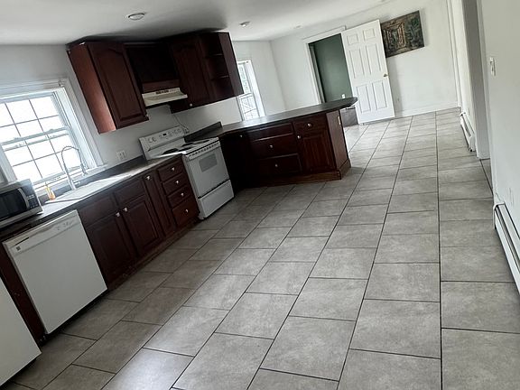 2nd image of 155 Park Ave APT 3