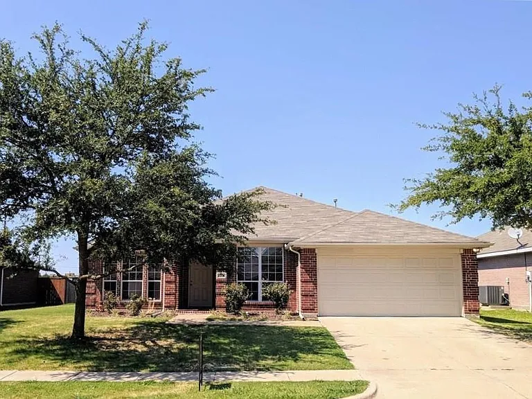 2200 Fieldcrest Dr — Photo 14