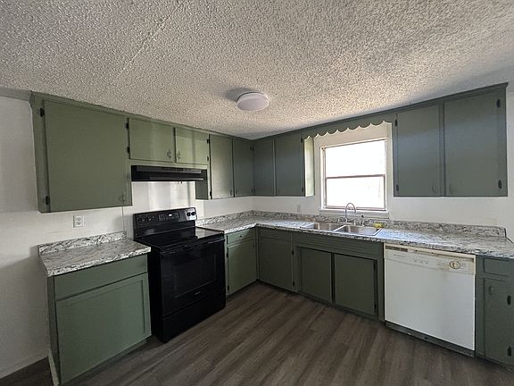 3rd image of 418 S Carbon Ave
