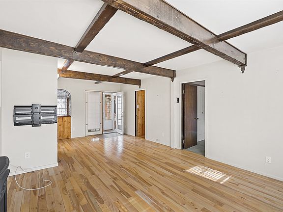 3rd image of 376 Alexander Ave