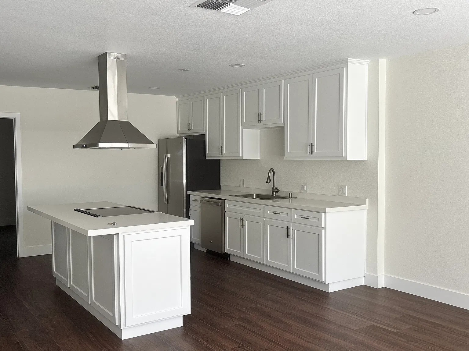 1 bed, 860 sqft, $2,300 — Photo 3