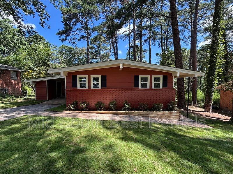 1st image of 22 Woodcliff Cir