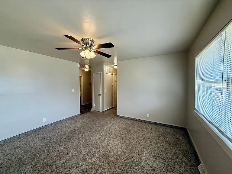 2424 W Savannah St — Photo 2