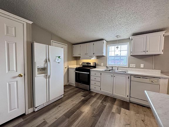 3rd image of 1771 Eaton St