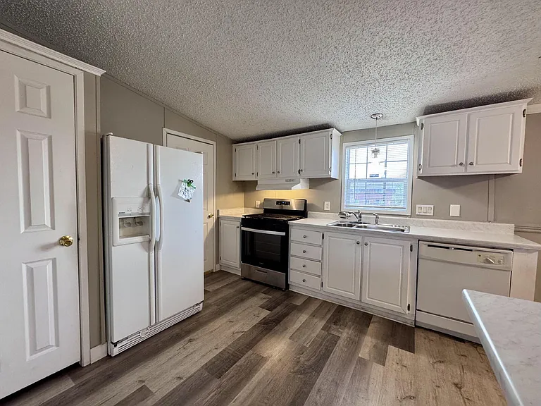 1771 Eaton St — Photo 3