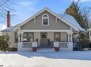 22 Fairview Ave, Clinton, NJ 08809