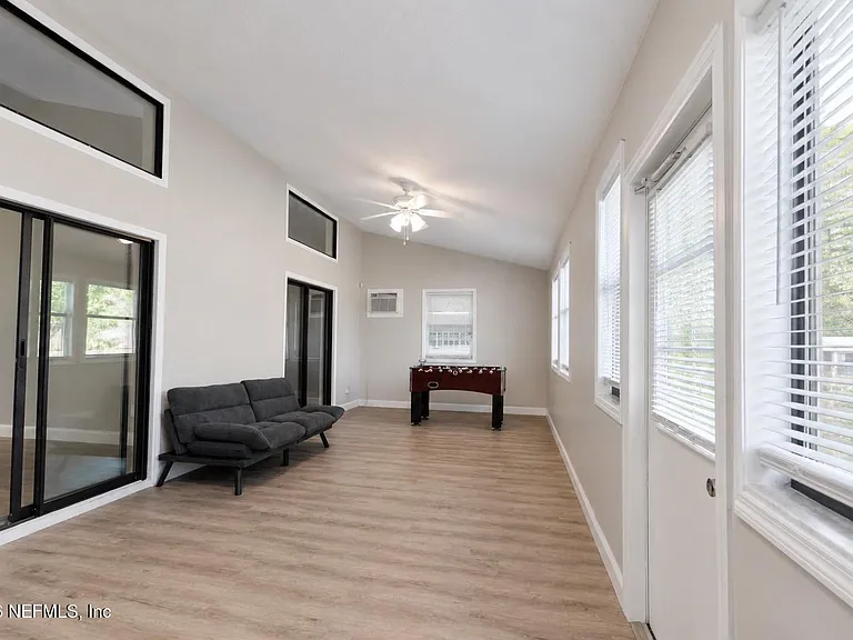 10 Falls Pl — Photo 35