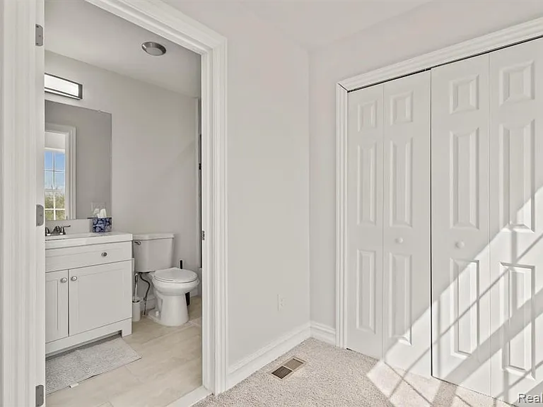 3227 Lohr Rd — Photo 21