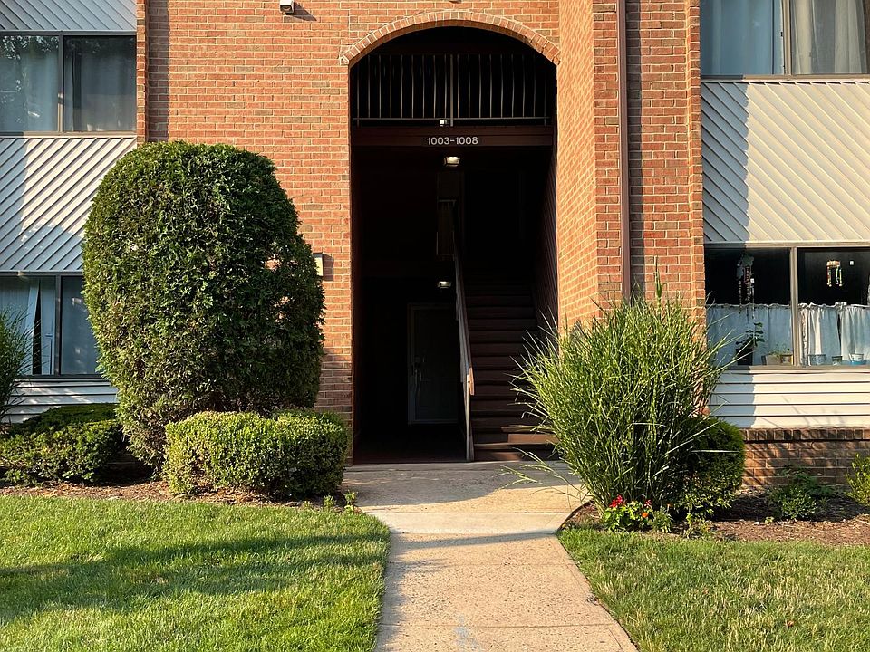 01 Building entrance