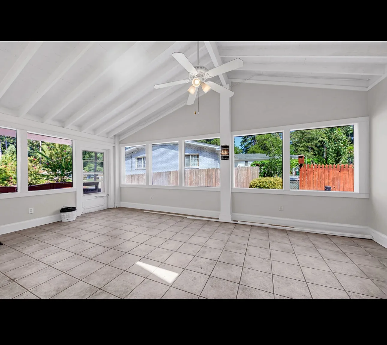 7 bed, 4850 sqft, $4,700 — Photo 2