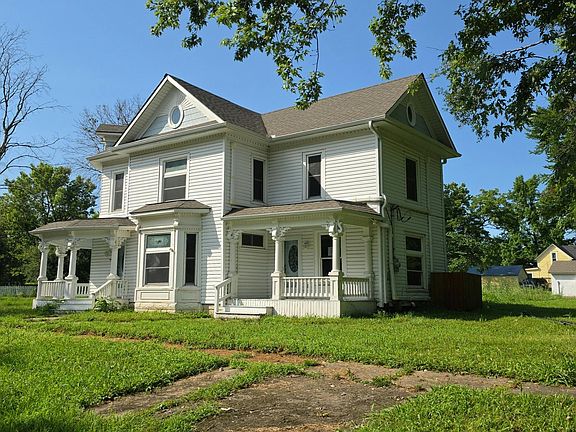 2nd image of 607 Main St