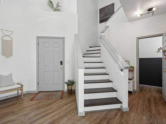 3rd image of 3173 SE Robin Cir
