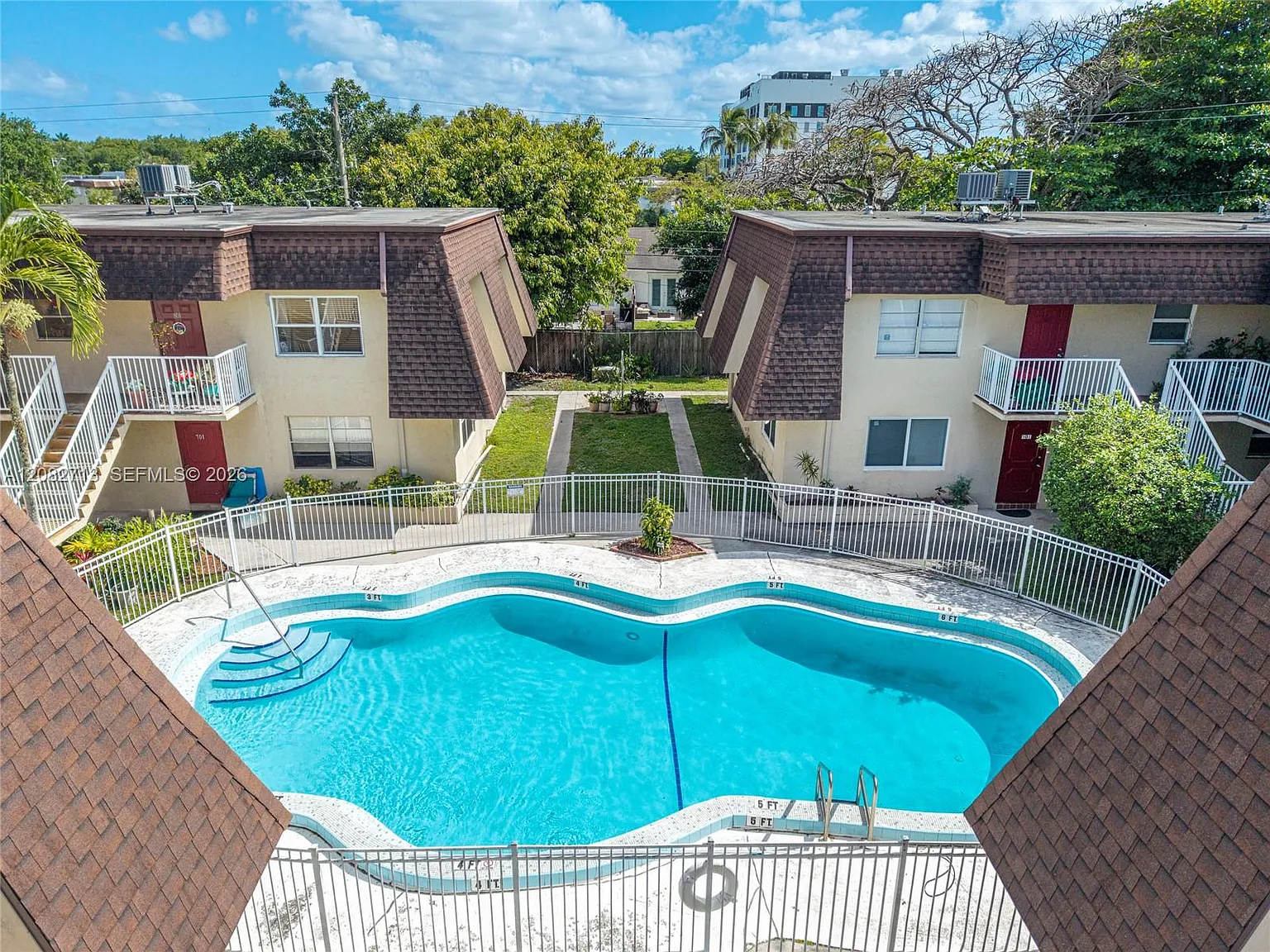 Emerald Isles Condo — Photo 2