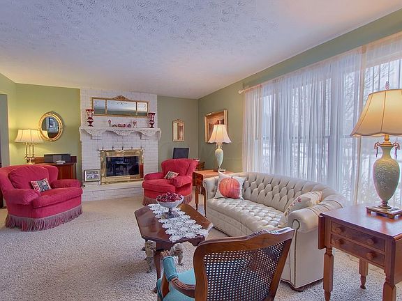 5th image of 21453 Wintergreen Dr