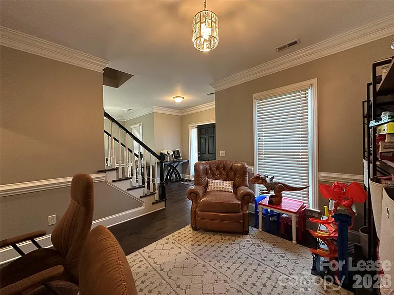 819 Stargard Ct — Photo 5