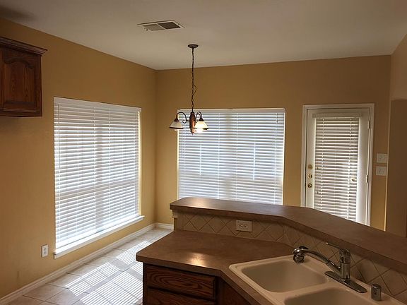 3rd image of 8501 La Quinta Ln