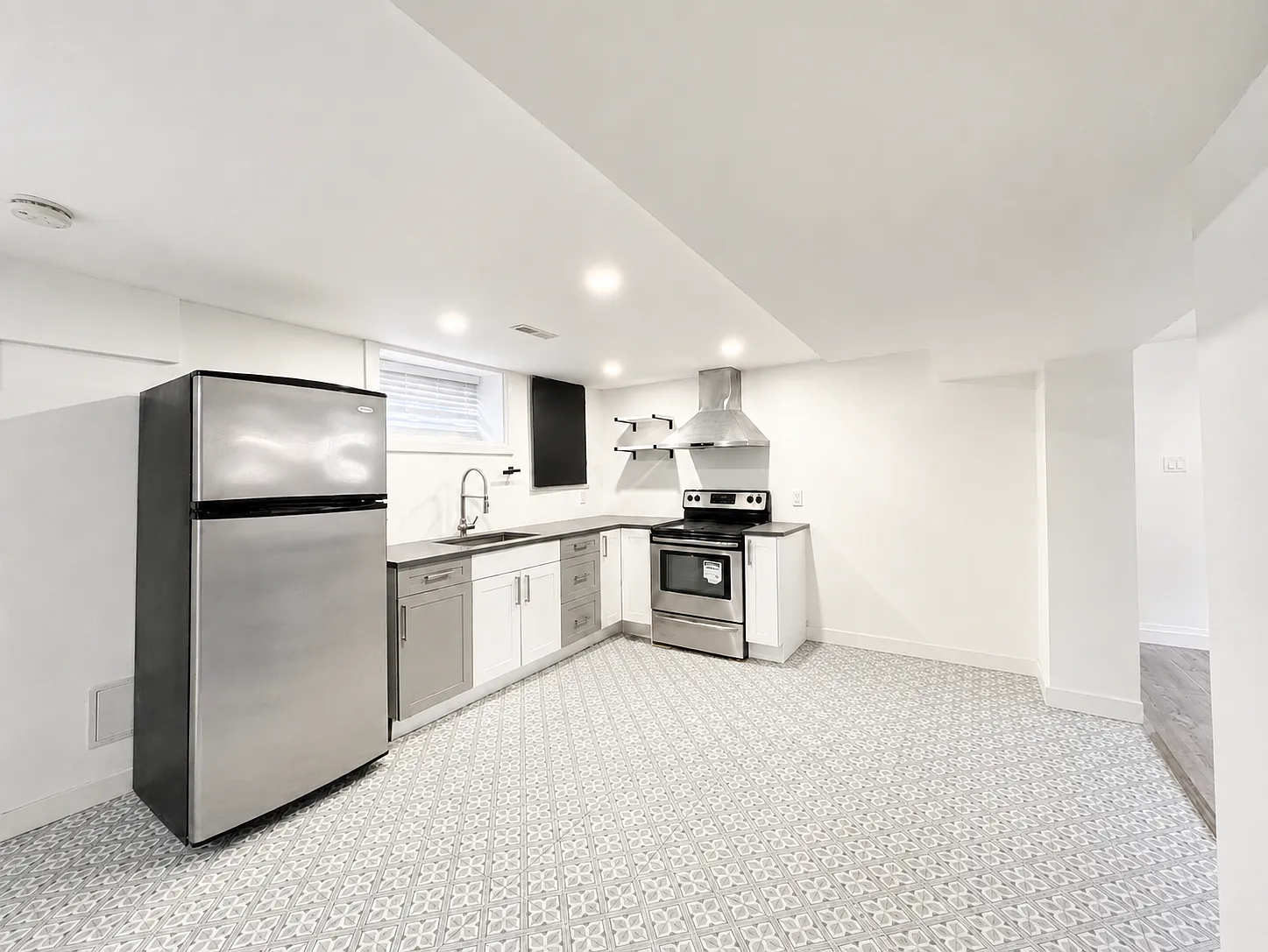 908 Fennell Ave - Basement — Photo 2
