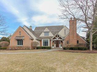 1555 W Broadland Ln, Lake Forest, IL 60045