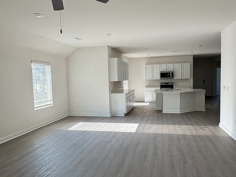 4332 Sloan Dr — Photo 9