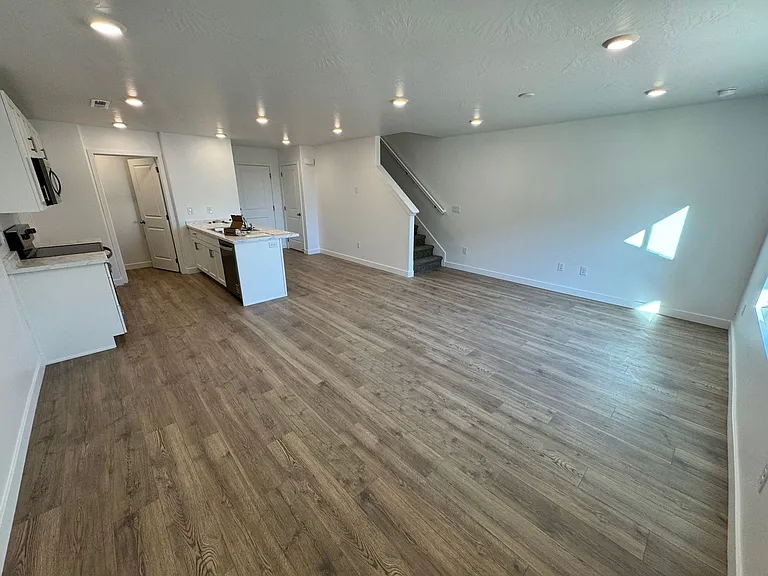 2814 E Fireweed Ln — Photo 4