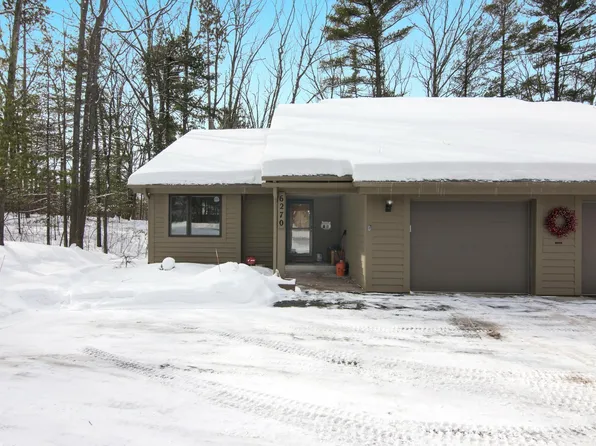 6270 Summit Ct, Traverse City, MI 49686