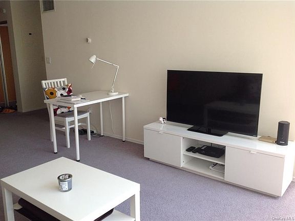 4th image of 4 Martine Ave APT 812
