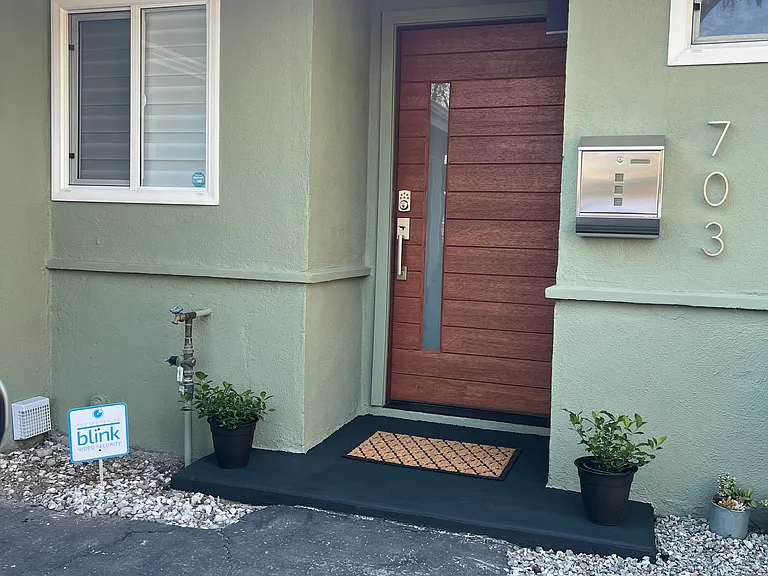 703 E Grove St — Photo 15