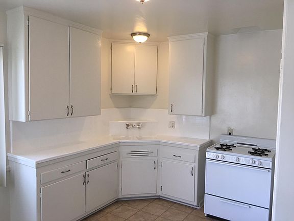 4th image of 830 Austin Ave APT 8