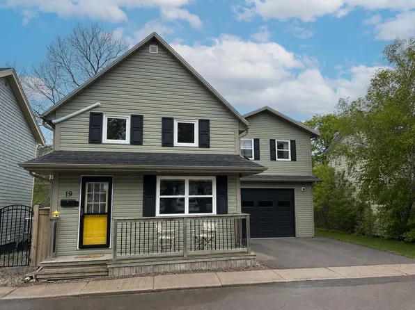 19 Spring St, Charlottetown, PE C1A 3V2