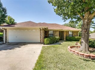 709 Parkridge Dr, Decatur, TX 76234