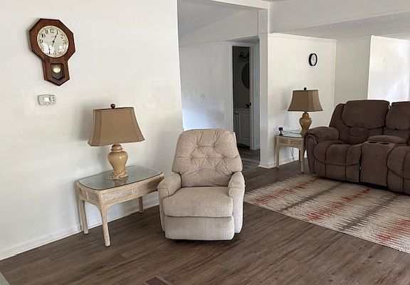 3rd image of 221 SE Seclusion Gln
