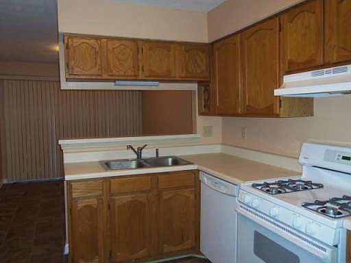 4th image of 1545 Burnstone Dr