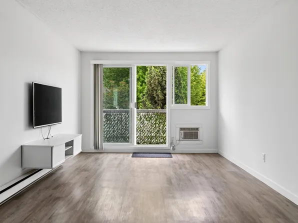 625 Rowcliffe Ave Unit 108, Kelowna, BC V1Y 5Y8