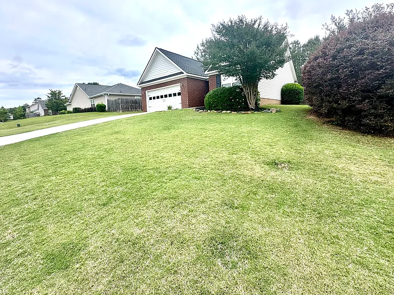 877 Tyler Woods Dr — Photo 2