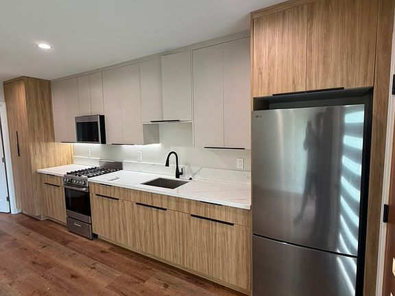 3rd image of 7001 1/2 Shirley Ave