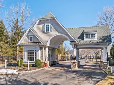139 Symphony Drive #129, Lake Grove, NY, 11755