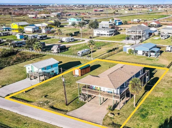 970 Wommack Dr, Crystal Beach, TX 77650